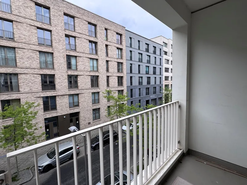 Willkommen in der Europacity! Freundliche 2-Zimmerwohnung mit Einbauküche und Loggia — photo 1
